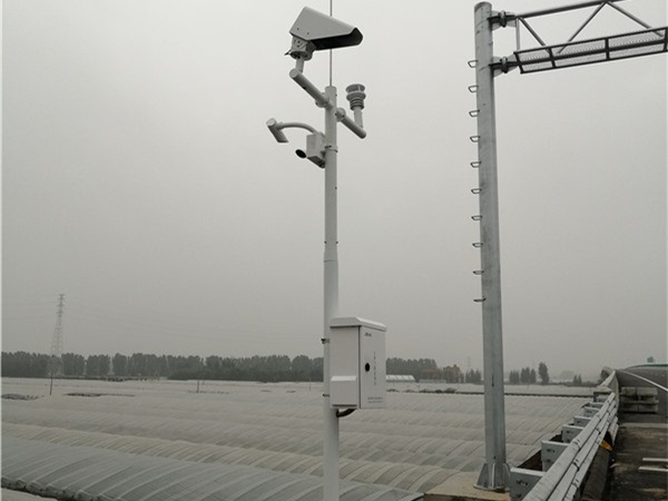 Laser remote sensing road condition detector