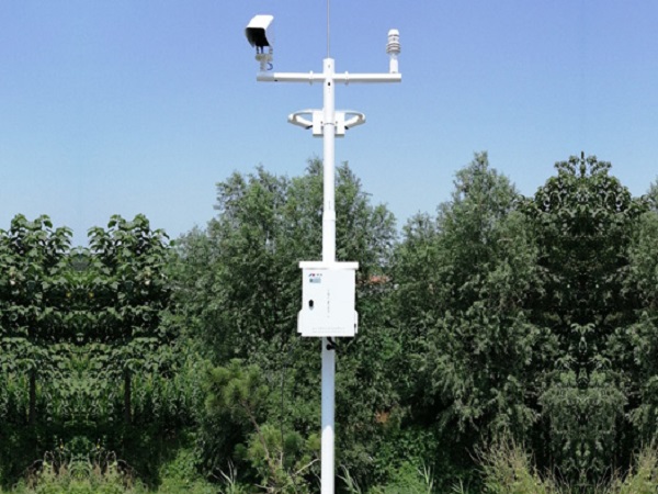 Traffic weather monitoring station